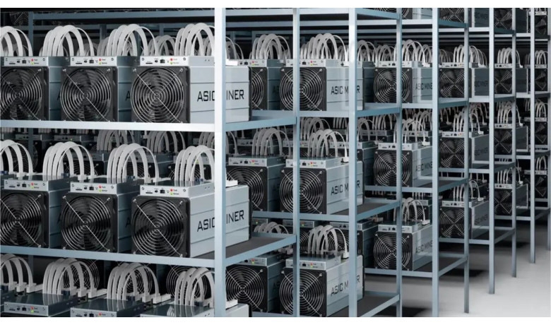 История ASIC-майнеров: от первых моделей до современных машин