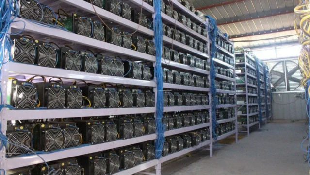 Whatsminer M30S или Antminer S19