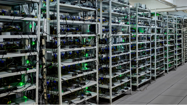 Whatsminer M50 или Antminer S19